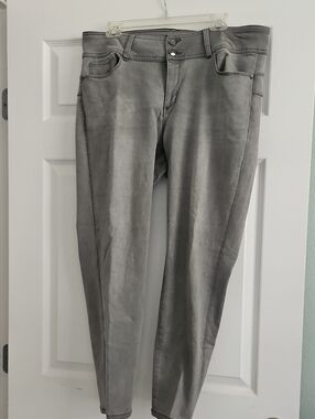 Thalia Sodi Women's Skinny Jeans in Gray